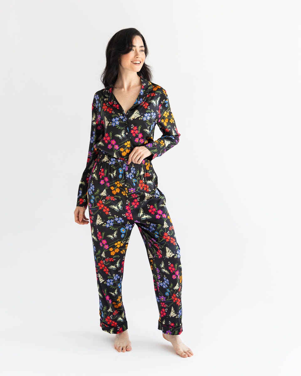 Satynowa piżama damska – poznaj najnowsze trendy
